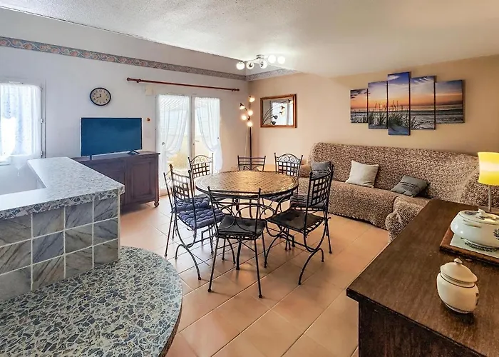 3 Bedroom Gorgeous In ポルティラーニュ
